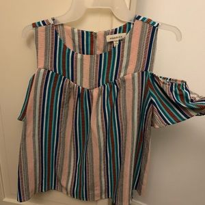 Super cute cold shoulder top